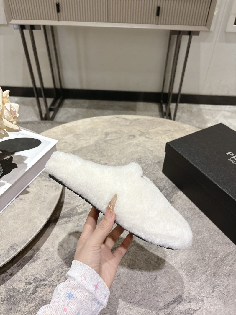 Pra*a slippers